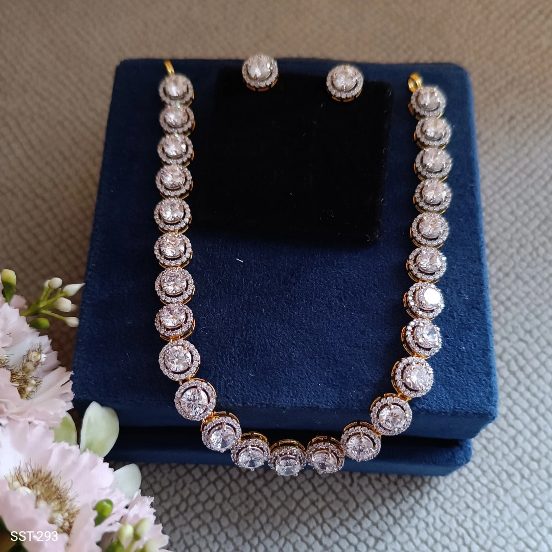 SST 293 | STUNNING CRYSTAL NECKLACE AND EARRINGS SET