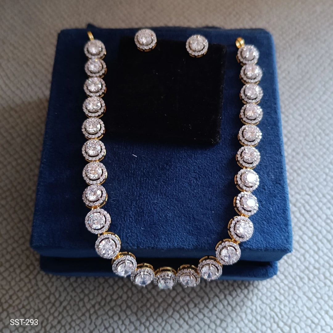 SST 293 | STUNNING CRYSTAL NECKLACE AND EARRINGS SET