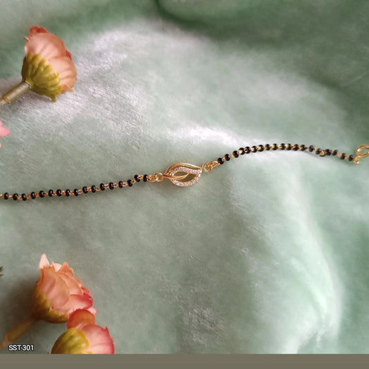 SST 301 | SPARKLING CLASP HAND MANGALSUTRA