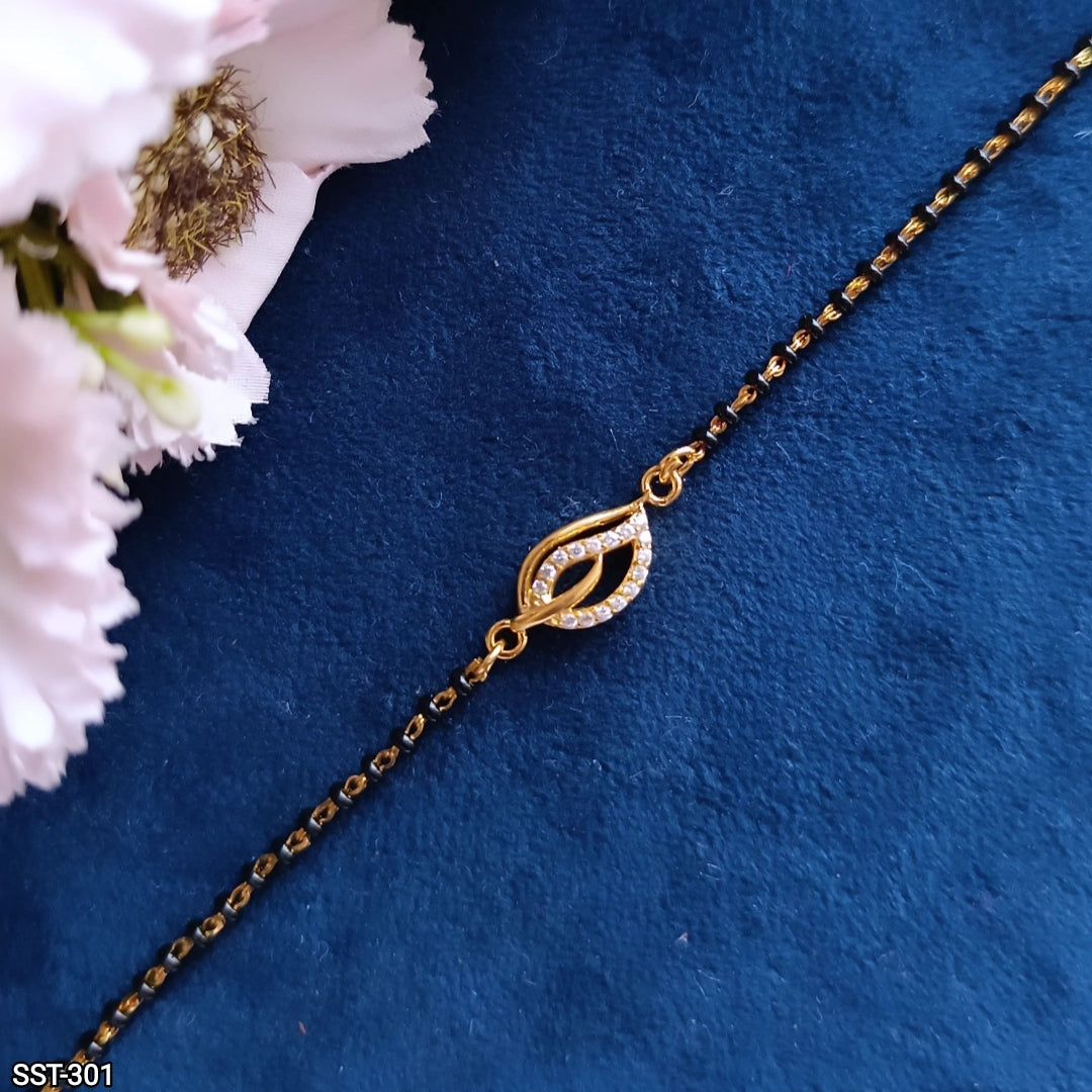 SST 301 | SPARKLING CLASP HAND MANGALSUTRA