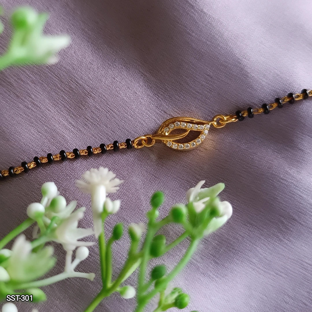 SST 301 | SPARKLING CLASP HAND MANGALSUTRA
