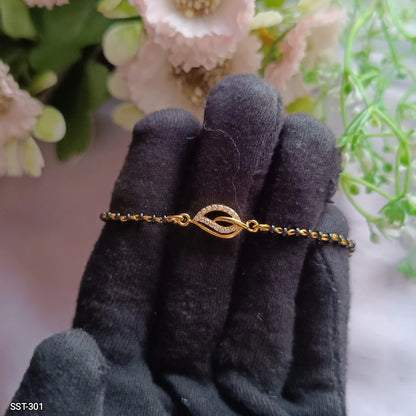 SST 301 | SPARKLING CLASP HAND MANGALSUTRA
