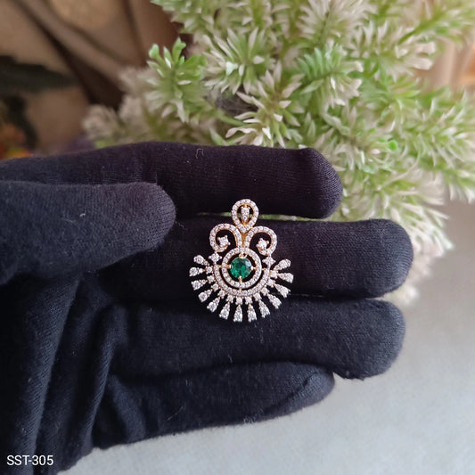 SST 305 | EXQUISITE EMERALD-ACCENTED PENDANT