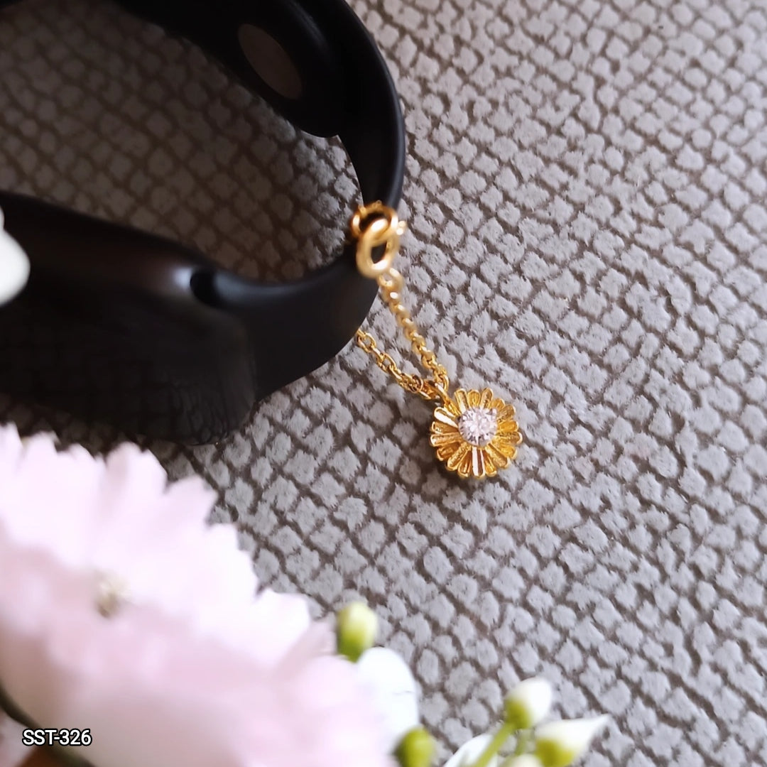 SST 326 |   DAISY WATCH CHARM