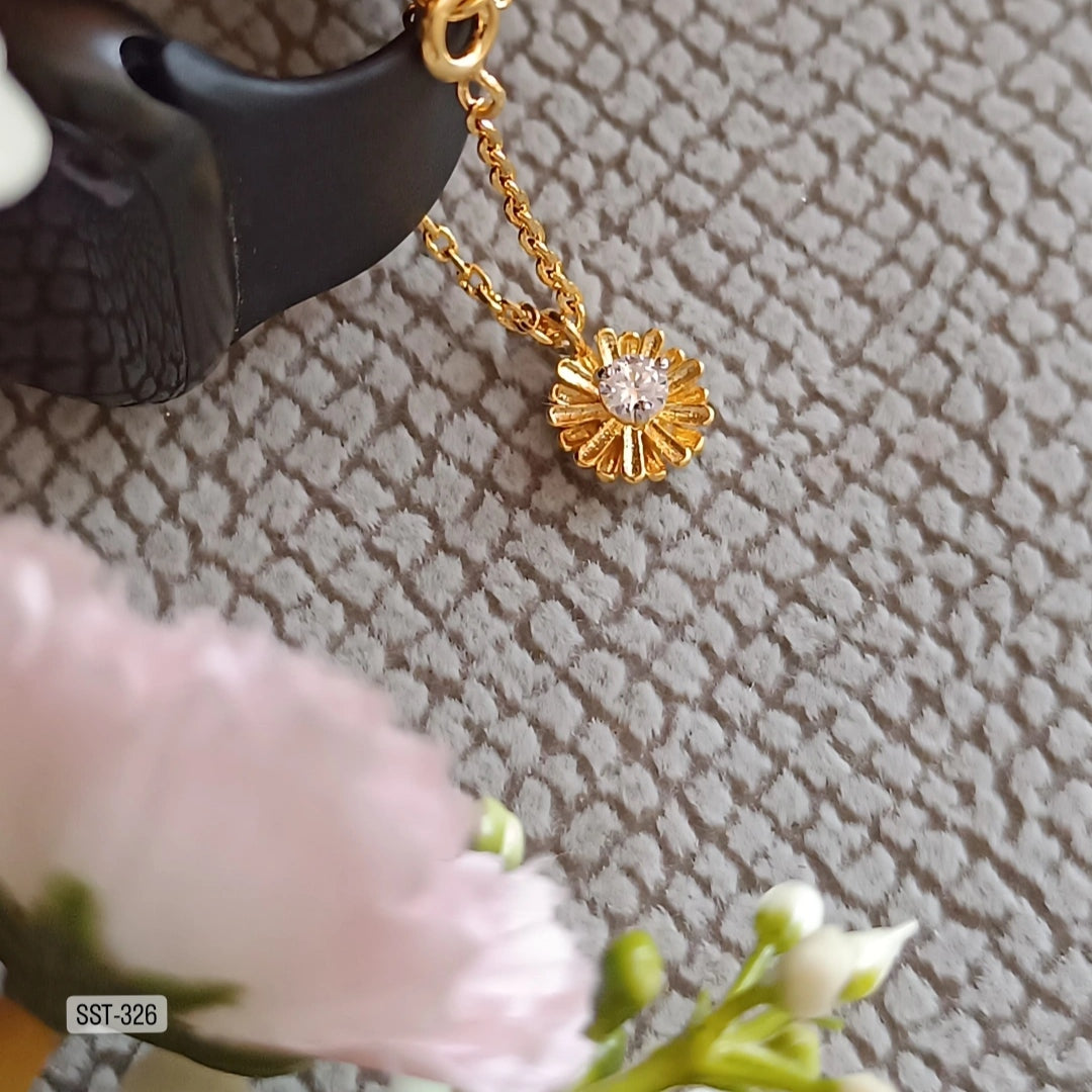 SST 326 |   DAISY WATCH CHARM