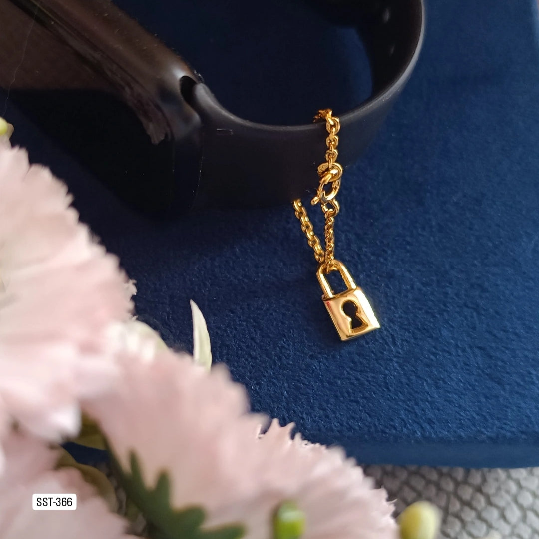 SST 366 | LOCK PENDENT WATCH CHARM