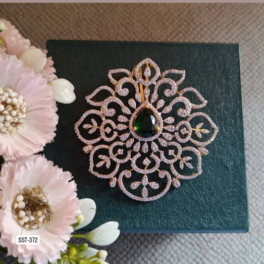 SST 372 | EXQUISITE FLORAL PENDENT