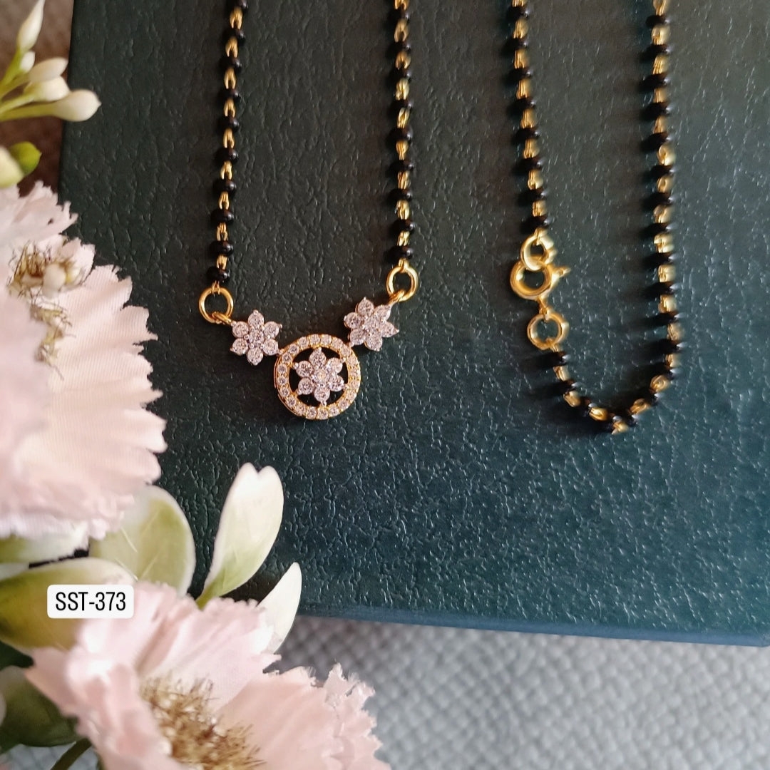 SST 373 |  ELEGANT FLORAL NECKLACE WITH STYLISH CHAIN
