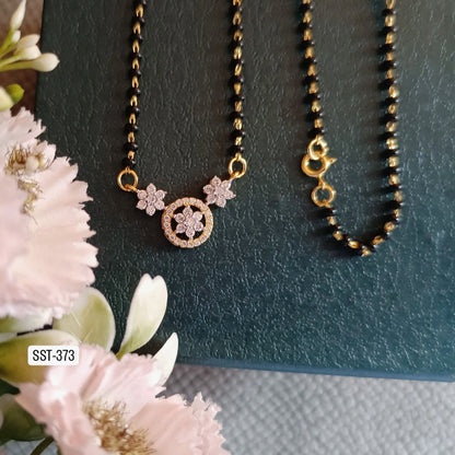 SST 373 |  ELEGANT FLORAL NECKLACE WITH STYLISH CHAIN