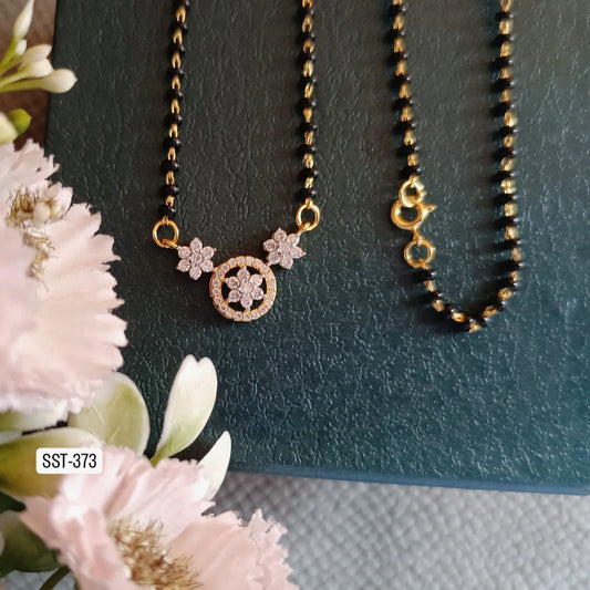 SST 373 |  ELEGANT FLORAL NECKLACE WITH STYLISH CHAIN