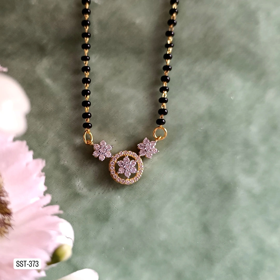 SST 373 |  ELEGANT FLORAL NECKLACE WITH STYLISH CHAIN