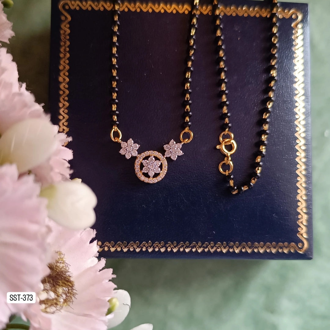 SST 373 |  ELEGANT FLORAL NECKLACE WITH STYLISH CHAIN