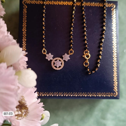 SST 373 |  ELEGANT FLORAL NECKLACE WITH STYLISH CHAIN