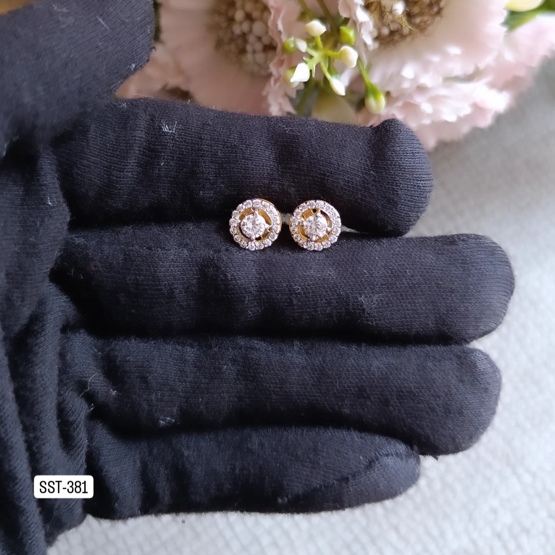 SST 381 | SPARKLING CRYSTAL STUD EARRINGS