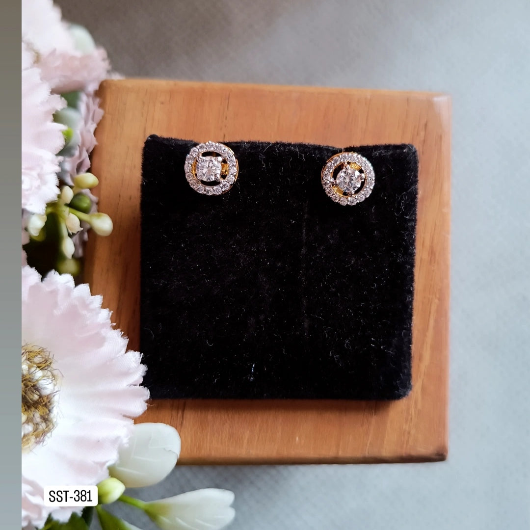 SST 381 | SPARKLING CRYSTAL STUD EARRINGS