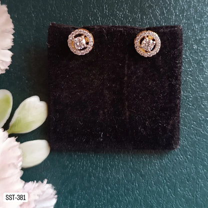 SST 381 | SPARKLING CRYSTAL STUD EARRINGS