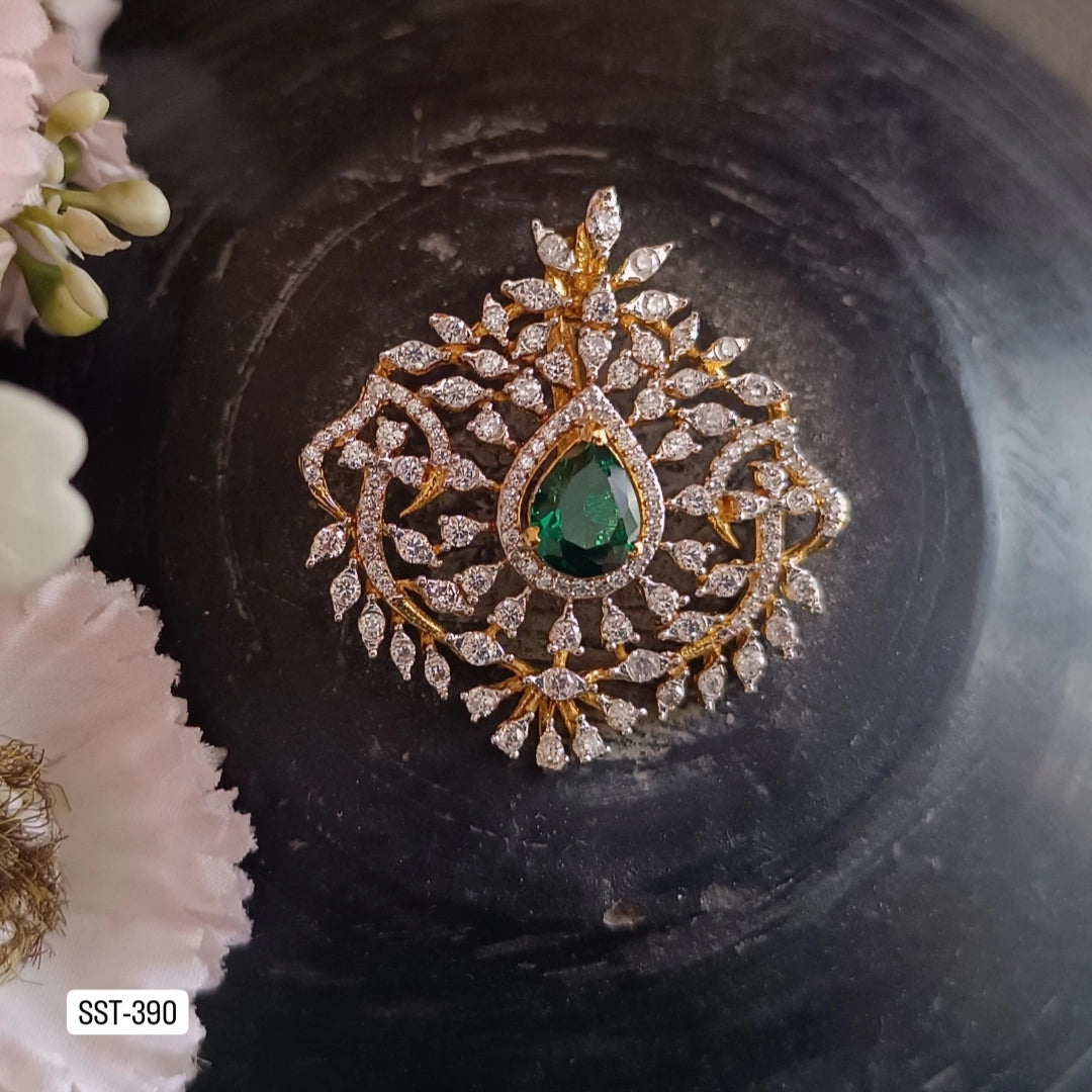 SST 390 | INTRICATE GREEN STONE PENDANT