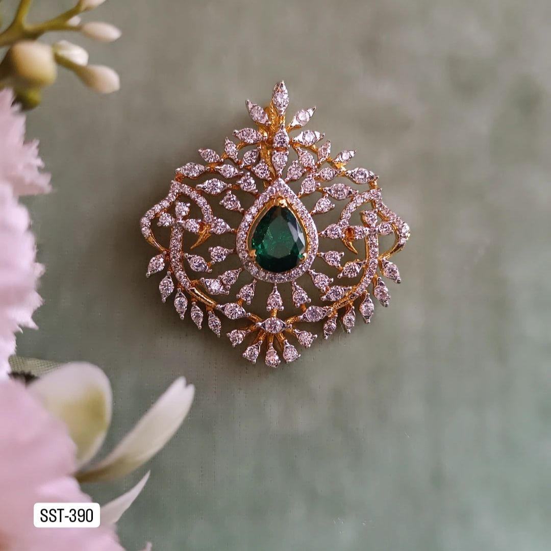 SST 390 | INTRICATE GREEN STONE PENDANT