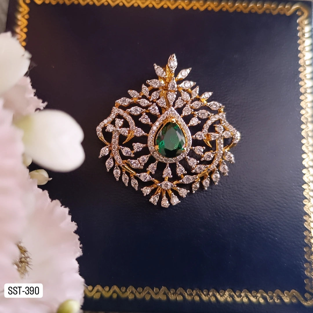 SST 390 | INTRICATE GREEN STONE PENDANT