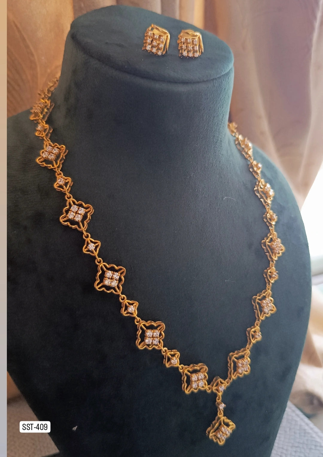 SST 409 | INTRICATE DESIGN NECKLACE AND EARRING SET