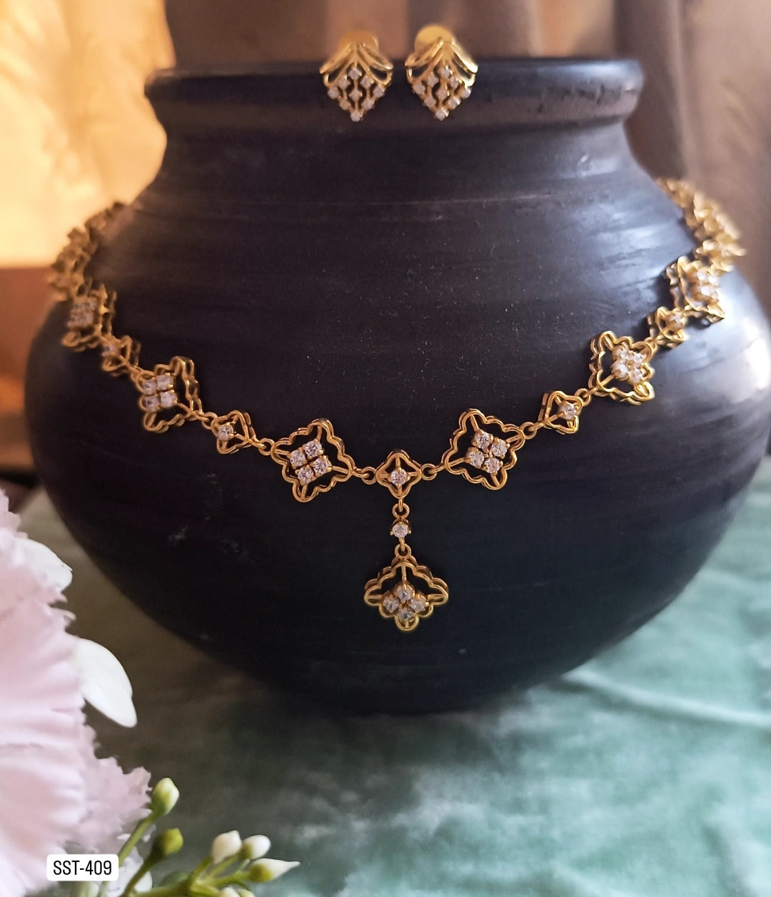 SST 409 | INTRICATE DESIGN NECKLACE AND EARRING SET
