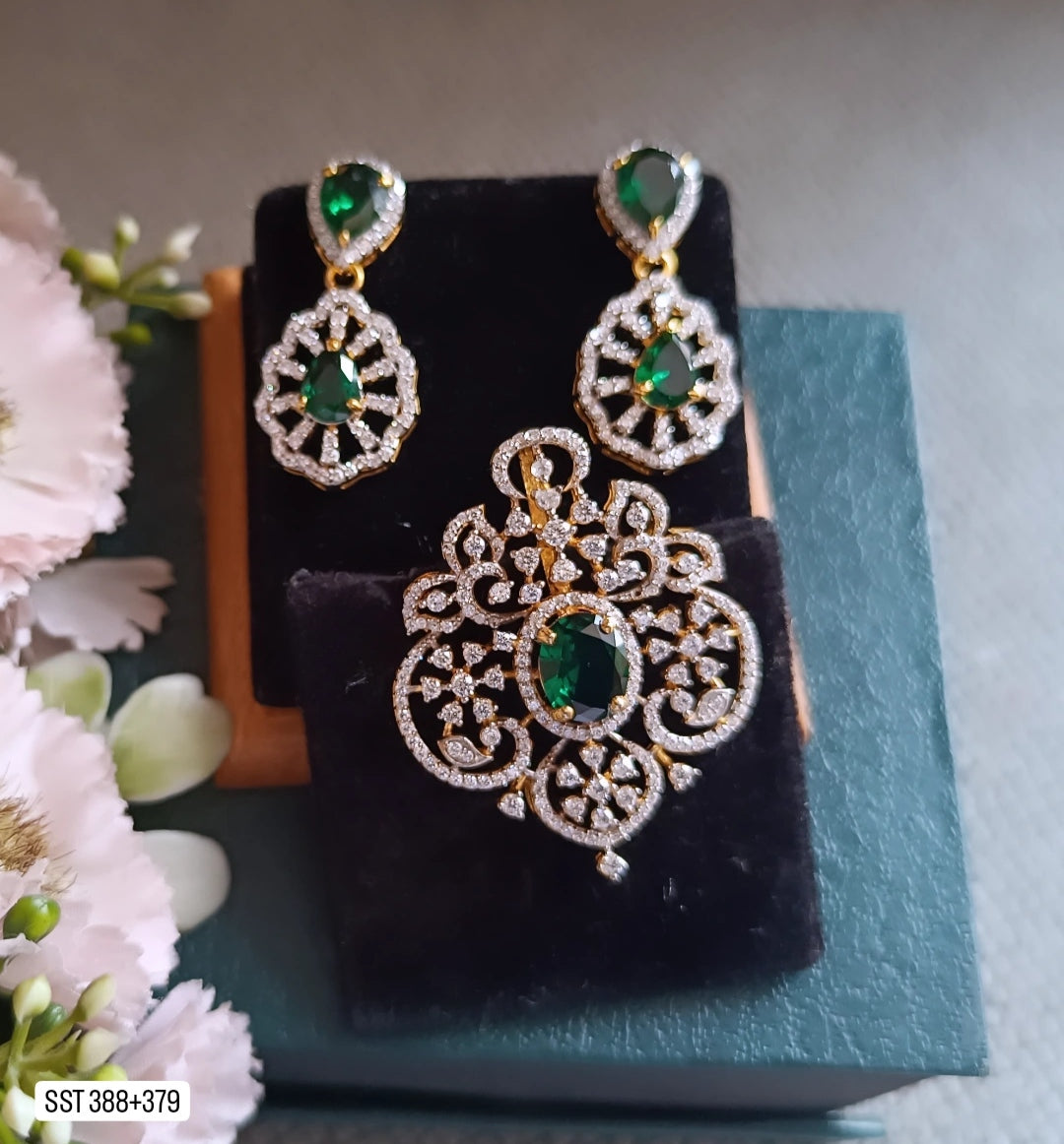 SST 388 + 379 | ELEGANT GREEN STONE PENDENT SET