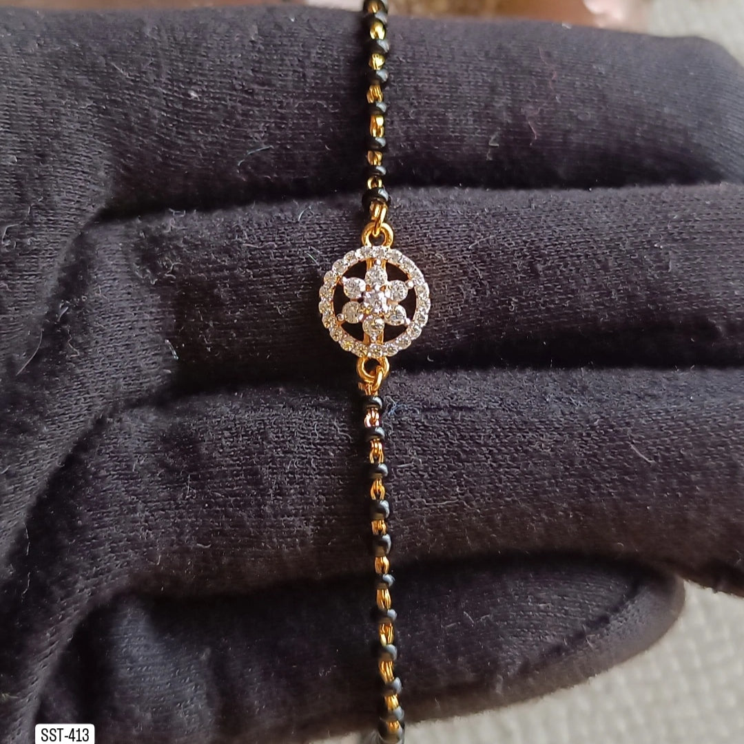 SST 413 | SPARKLING FLOWER CHARM BRACELET
