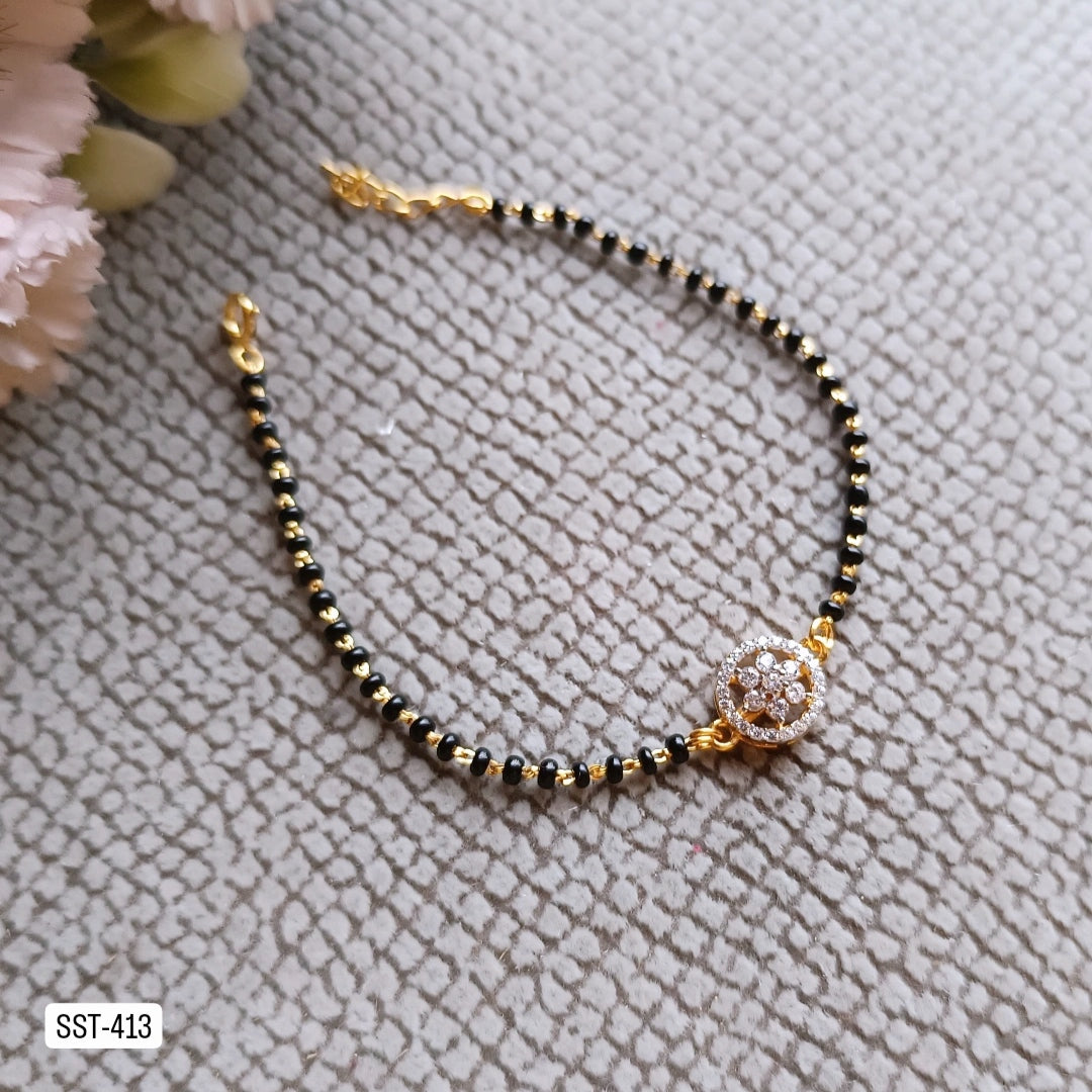 SST 413 | SPARKLING FLOWER CHARM BRACELET