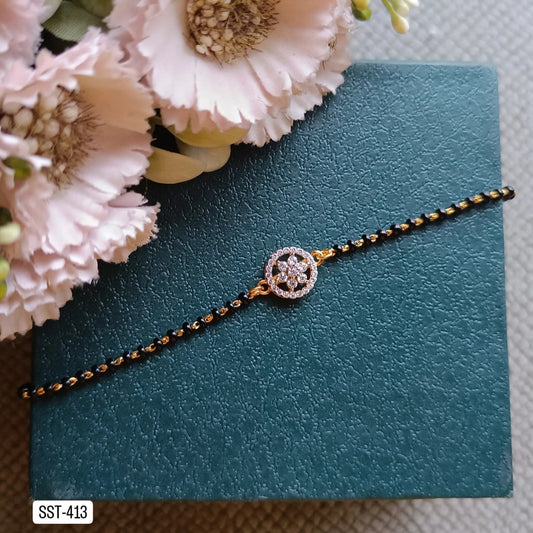 SST 413 | SPARKLING FLOWER CHARM BRACELET