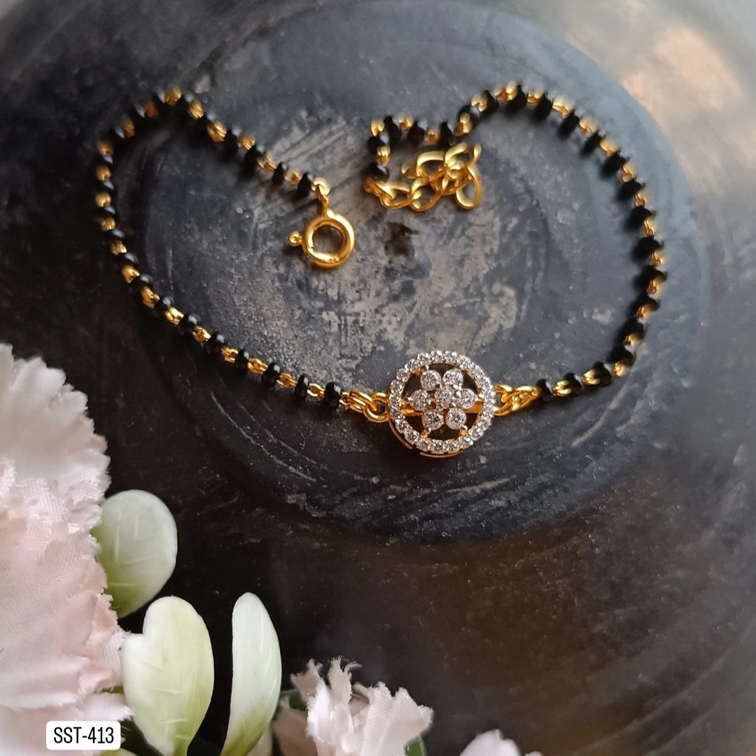 SST 413 | SPARKLING FLOWER CHARM BRACELET