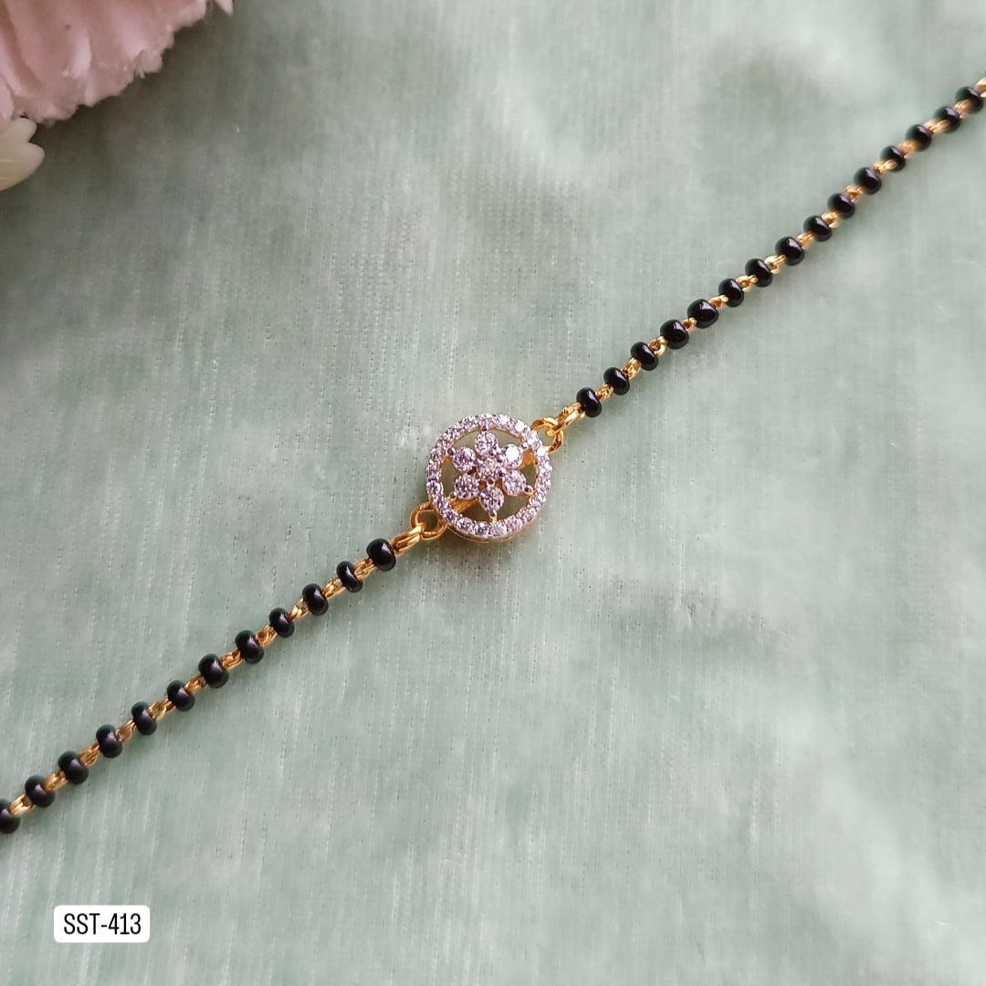 SST 413 | SPARKLING FLOWER CHARM BRACELET