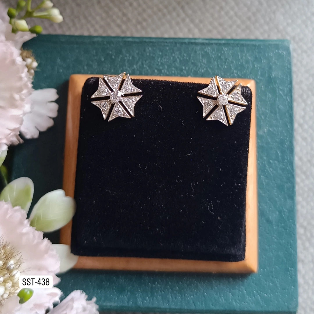 SST 438 | SPARKLING STAR STUD EARRINGS