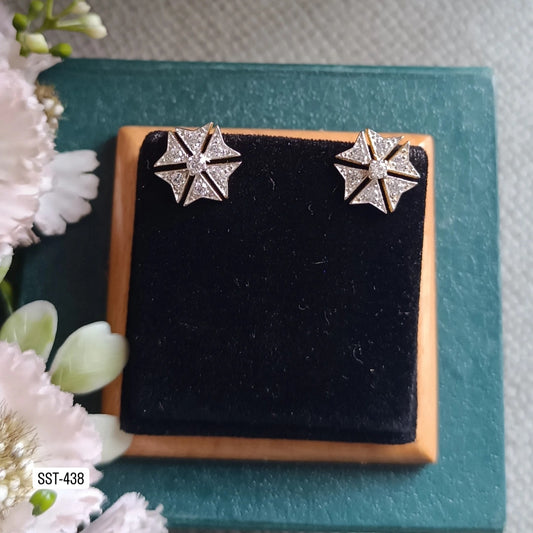 SST 438 | SPARKLING STAR STUD EARRINGS