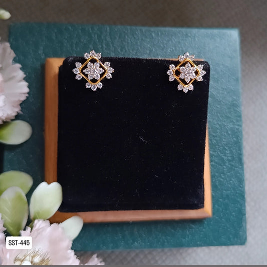 SST 445 | SPARKLING FLOWER STUD EARRINGS