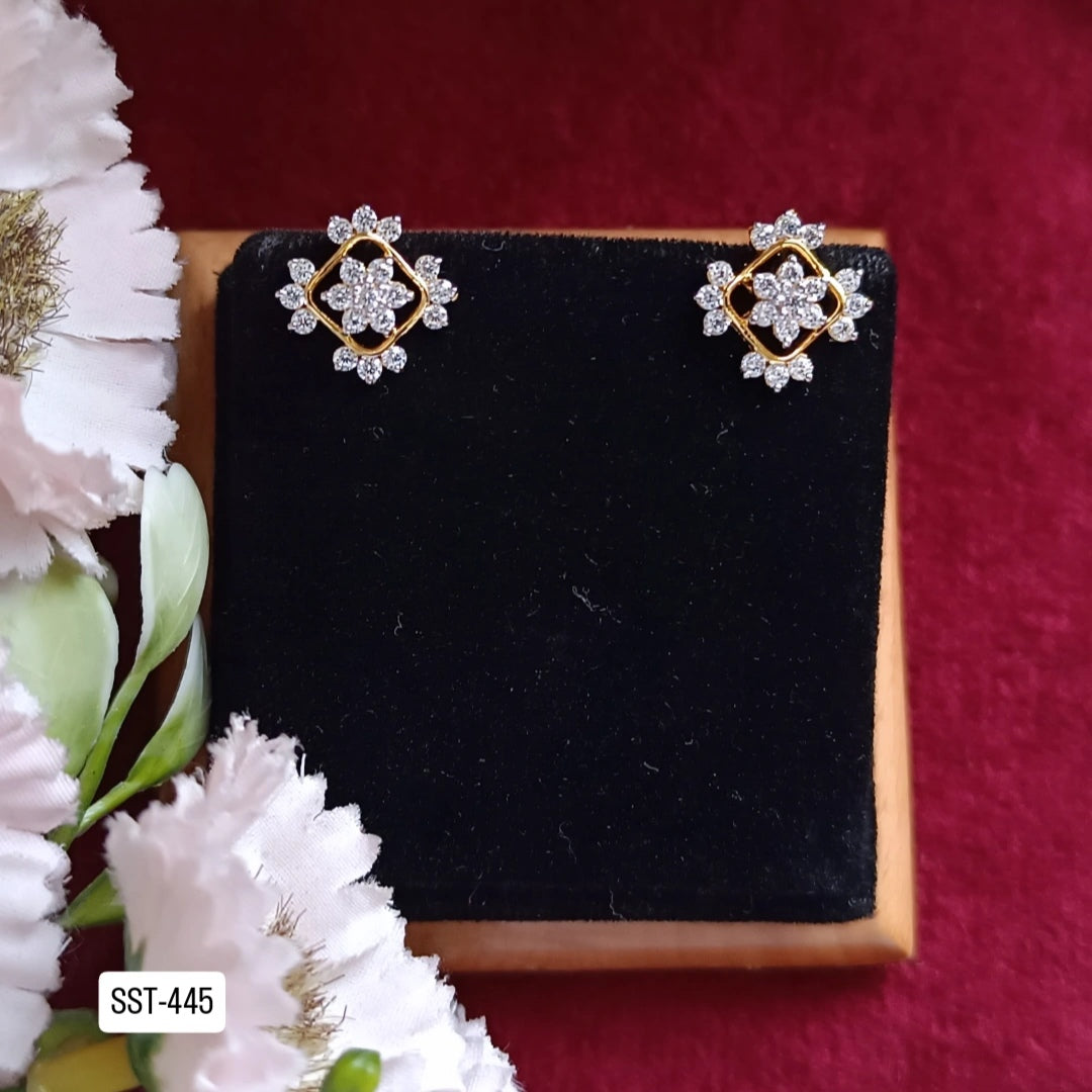 SST 445 | SPARKLING FLOWER STUD EARRINGS