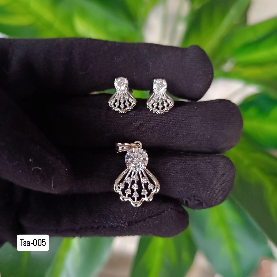 Tsa 005 | PENDANT AND EARRING SET