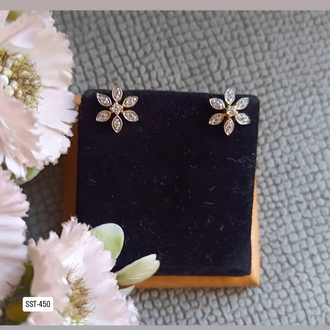 SST 450 | DELICATE FLOWER STUD EARRINGS