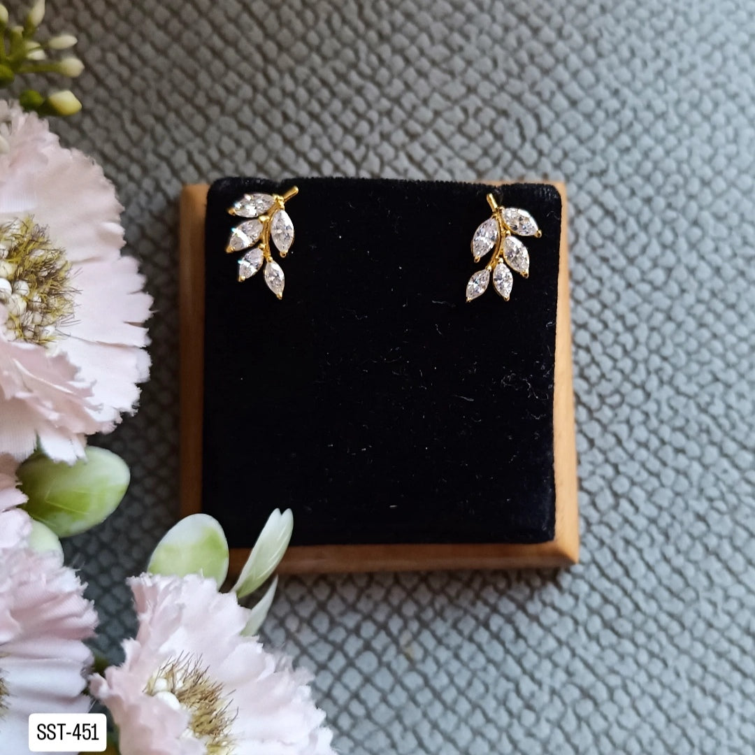 SST 451 | SPARKLING LEAF STUD EARRINGS