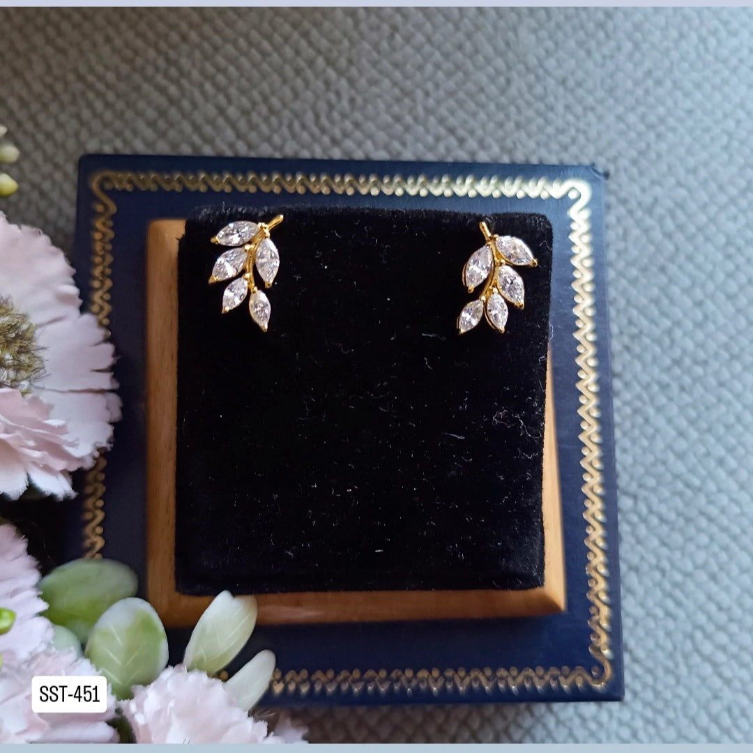 SST 451 | SPARKLING LEAF STUD EARRINGS