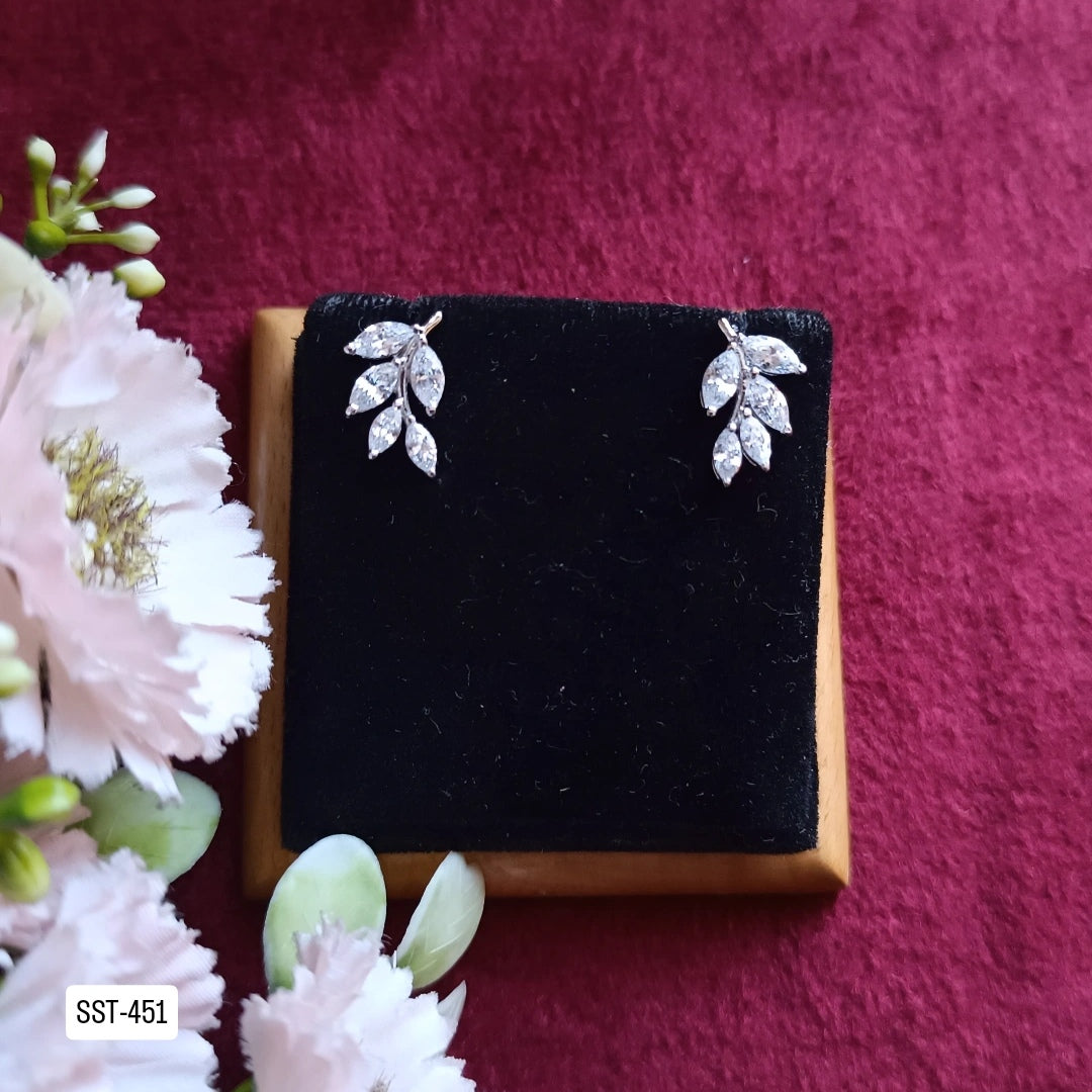 SST 451 | SPARKLING LEAF STUD EARRINGS