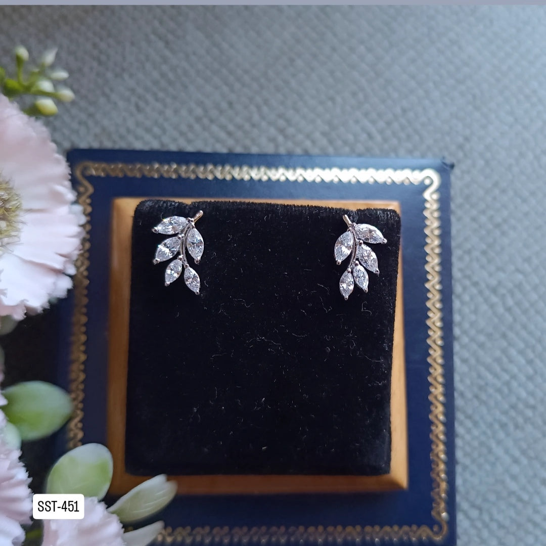 SST 451 | SPARKLING LEAF STUD EARRINGS