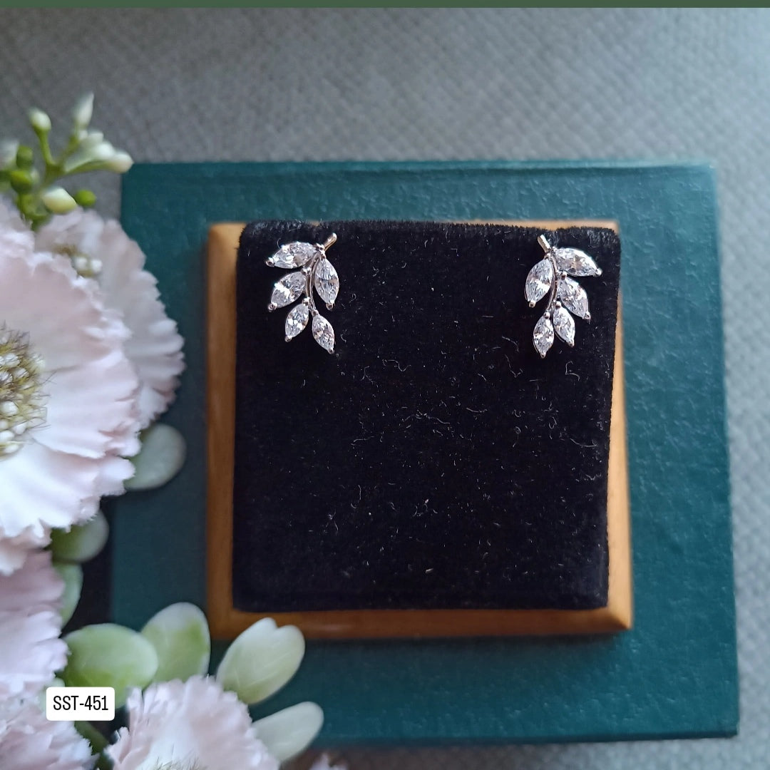 SST 451 | SPARKLING LEAF STUD EARRINGS