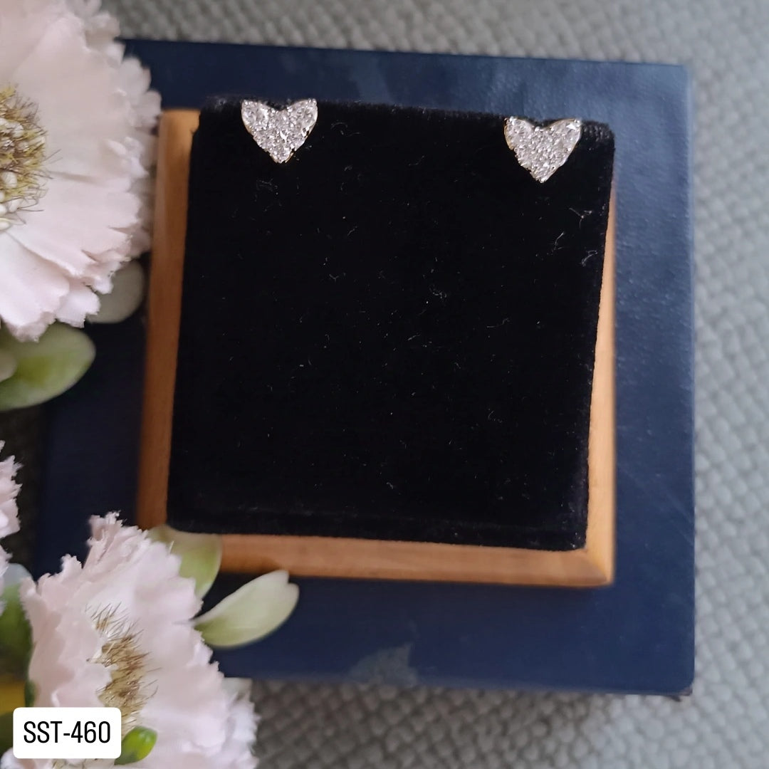 SST 460 | SPARKLING HEART STUD EARRINGS