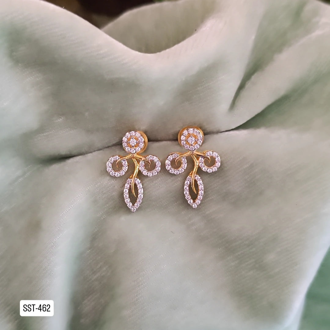SST 462 |  ELEGANT FLORAL DESIGN STUD EARRINGS
