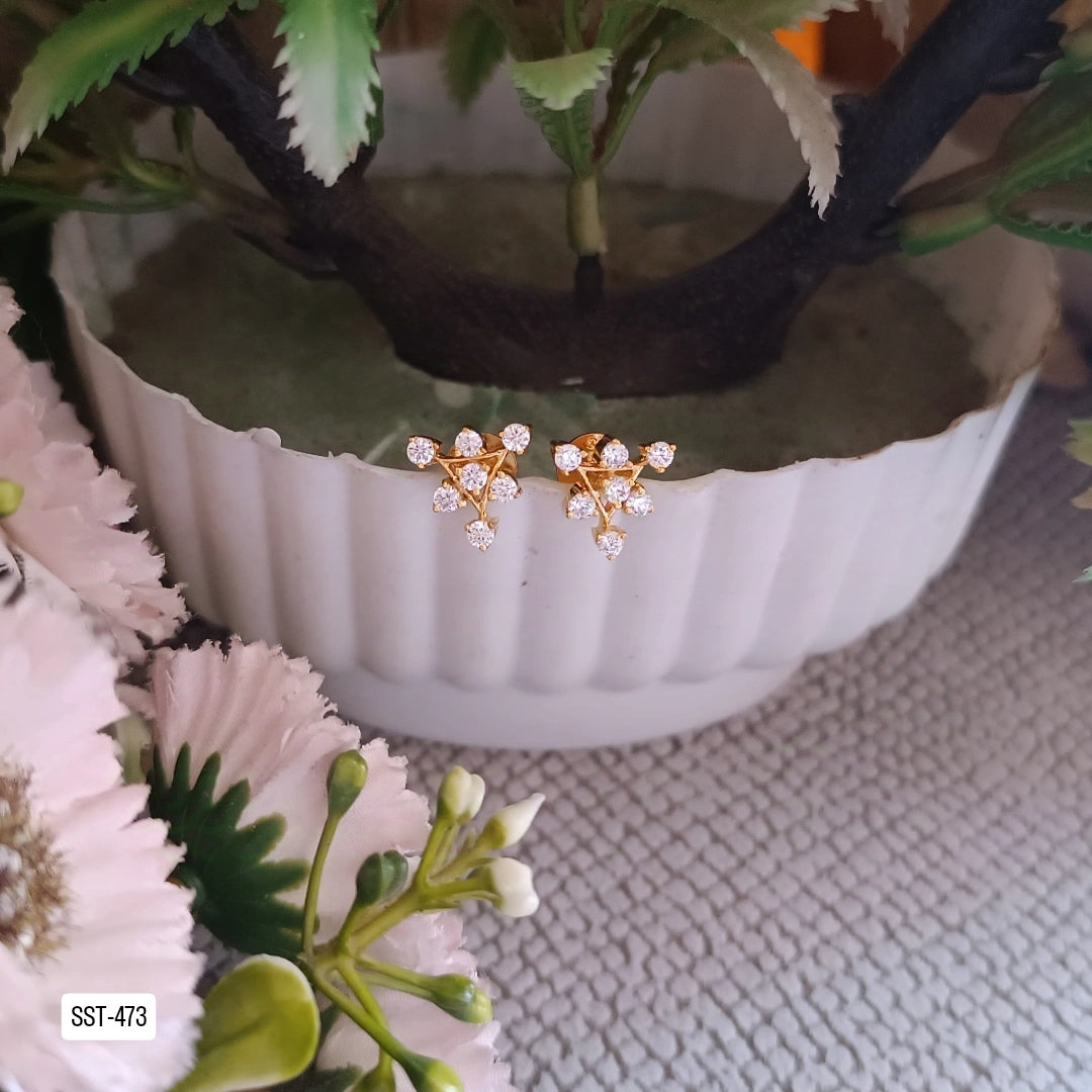 SST 473 | TRIANGLE STUD EARRINGS - MINIMALIST SPARKLE