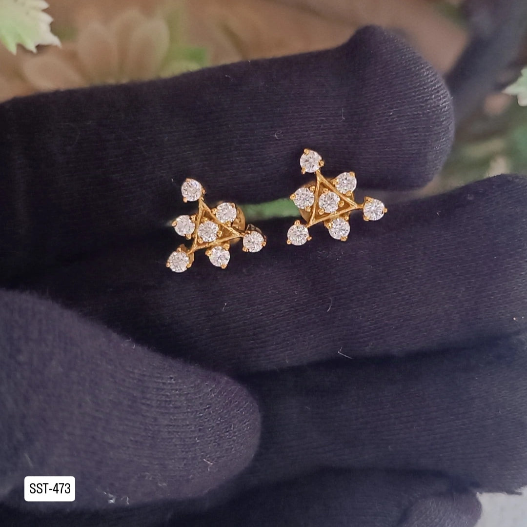 SST 473 | TRIANGLE STUD EARRINGS - MINIMALIST SPARKLE