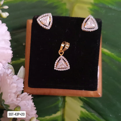 SST 043P + 020 | TRIANGLE DIAMOND PENDENT AND EARRINGS SET