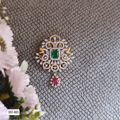 SST 483 | DIAMOND-STUDDED PENDANT WITH GREEN AND RED GEMSTONES