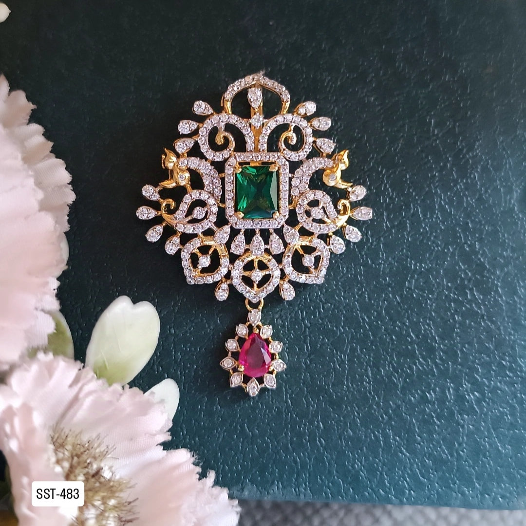SST 483 | DIAMOND-STUDDED PENDANT WITH GREEN AND RED GEMSTONES