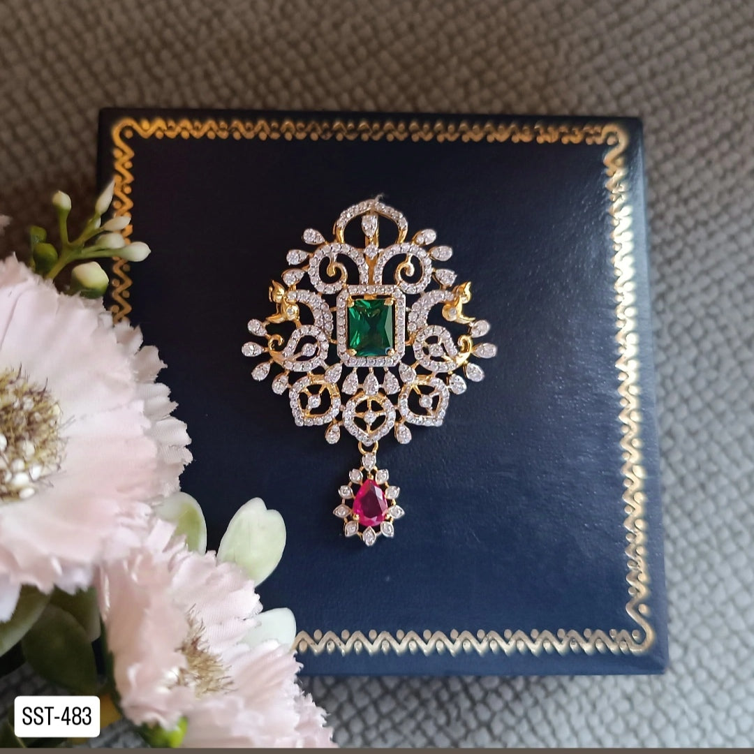 SST 483 | DIAMOND-STUDDED PENDANT WITH GREEN AND RED GEMSTONES